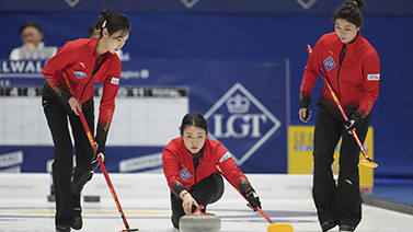 得格外黯淡 得格外黯淡